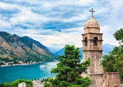 Jesenja putovanja - Kotor - Hoteli: Pogled na crkvu