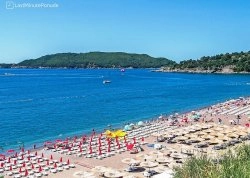 Jesenja putovanja - Bečići - Hoteli: Pogled na plažu i more