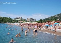 Leto 2025, letovanje - Bečići - Hoteli: Kupači na plaži