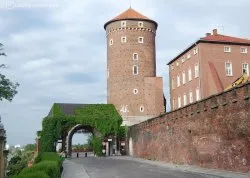 Prolećna putovanja - Poljska - Hoteli: Jedna od kapija Vavela