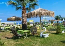 Leto 2026, letovanje - Nea Potidea - Apartmani: Kafić pored plaže