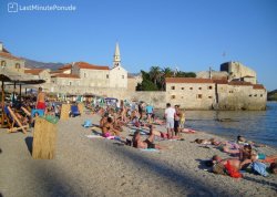 Leto 2025, letovanje - Budva - Hoteli: Plaža ispod Fratara, moderna plaža Ričardova Glava