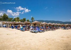 Leto 2025, letovanje - Asprovalta - Apartmani: Suncobrani na plaži