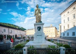 Sretenje - Jezera Austrije - Hoteli: Spomenik Mocartu na Mocartovom trgu